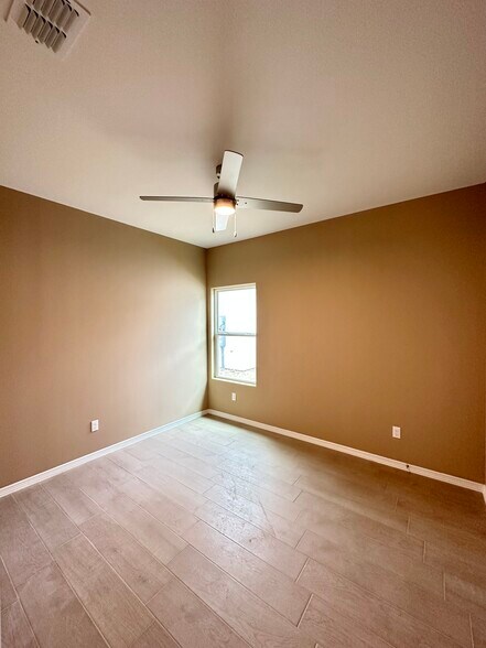Building Photo - 2915 W Sandlewood St