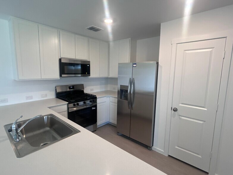 Building Photo - 4221 Jutland Dr
