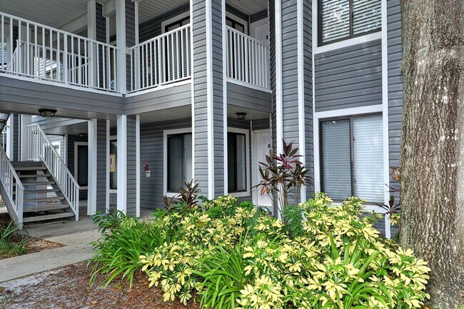 Building Photo - Recently Updated 2bd 2bth Condo Available ...