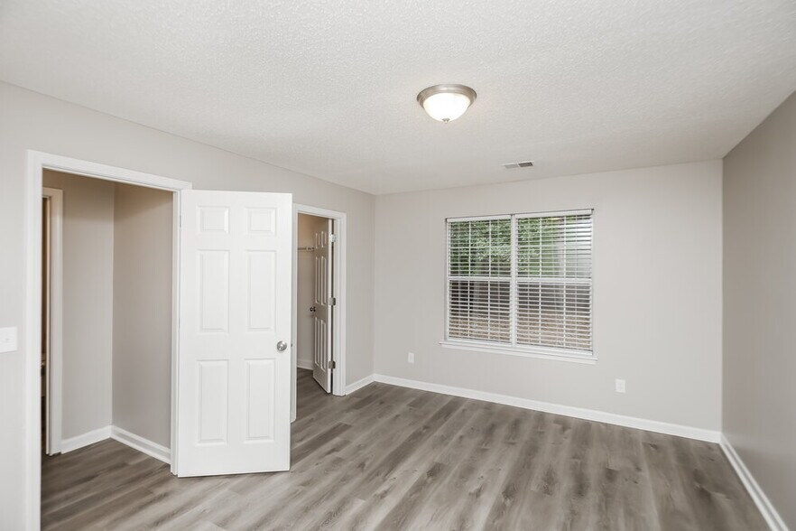 Building Photo - 4097 Sweetsprings Terrace SW