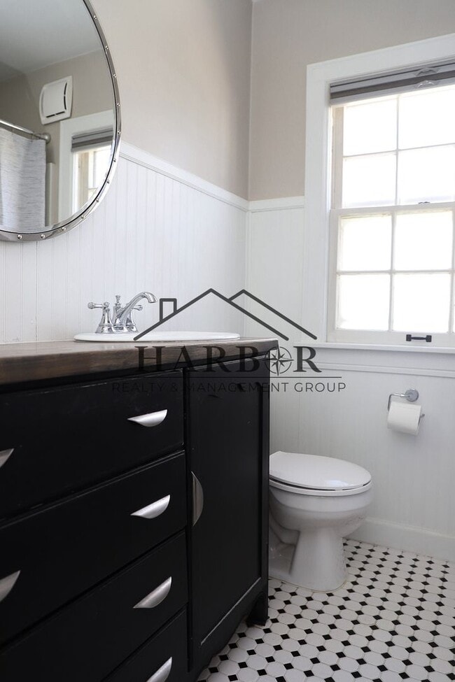 Building Photo - 3 Bedroom Single Family Home in SE Rochest...