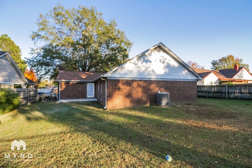 Building Photo - 3807 Ross Rd