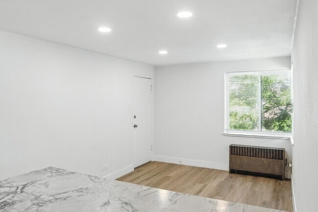 Building Photo - 1366 Lafayette St