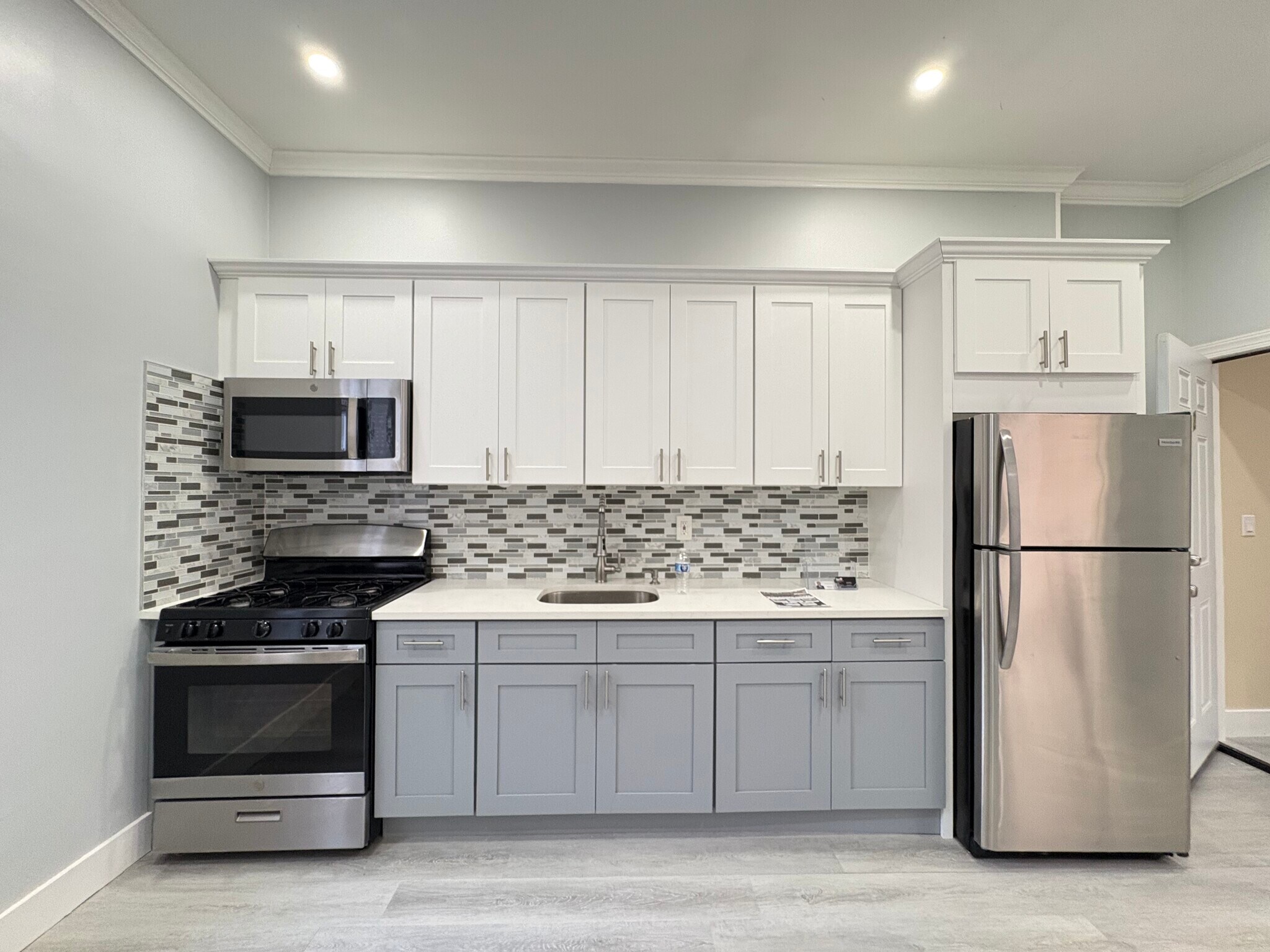 2R - 5516 Hudson Ave