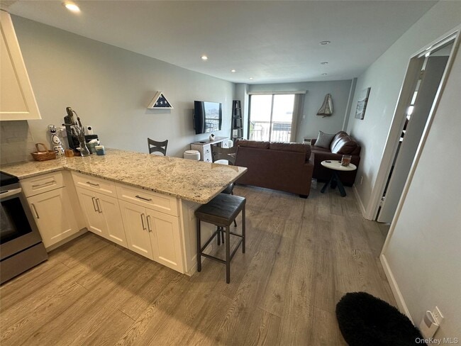 Building Photo - 360 Shore Rd