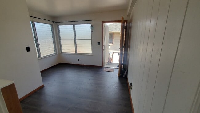 Building Photo - 1138 Kamaile St