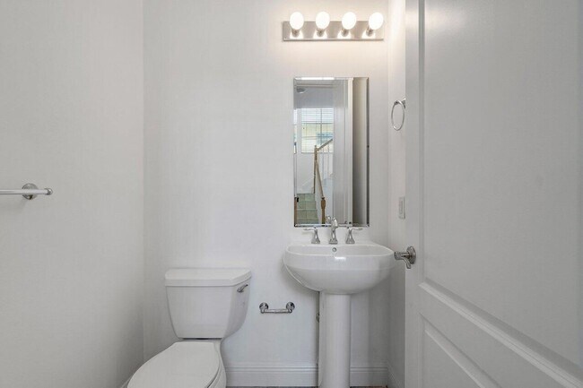 Building Photo - 811 S Federal Hwy