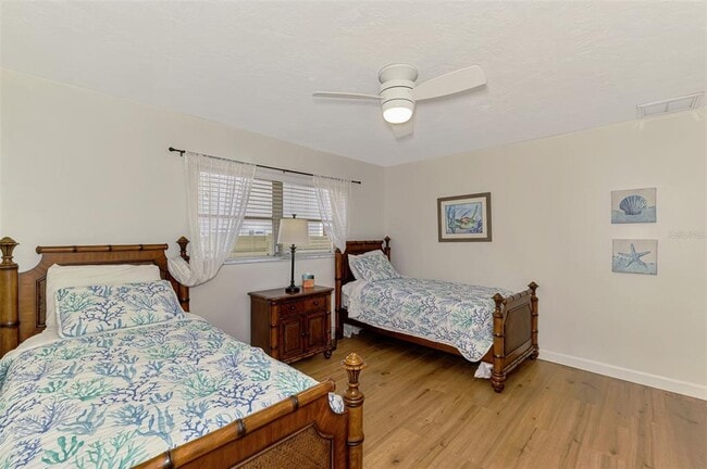 Building Photo - 4946 Commonwealth Dr