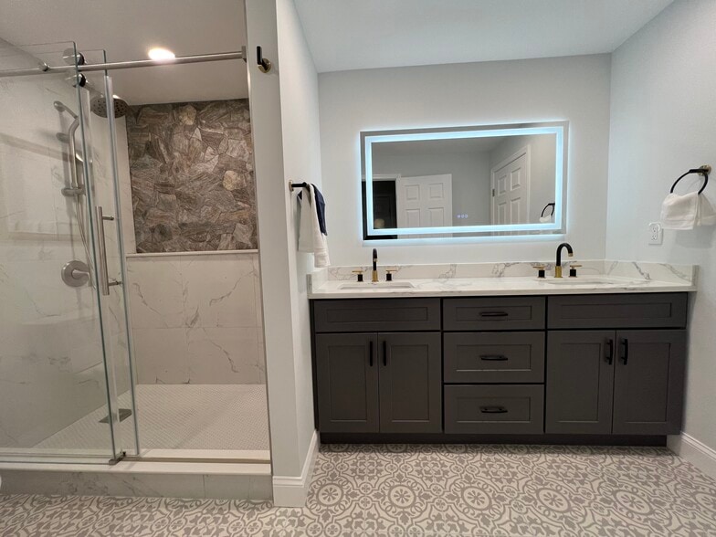 Full bath - 8145 Mount Vernon Hwy