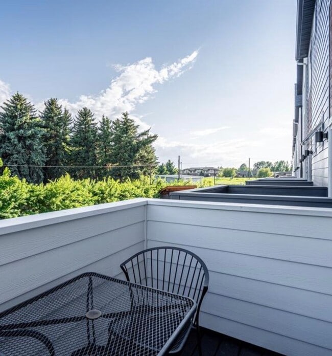 Building Photo - Spacious 3-Story at a Modern Community Featuring 3 Bedrooms 3.5 Bathrooms