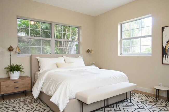 Building Photo - 1/2 OFF 3 Bedroom, 1 Bathroom Home for Ren...
