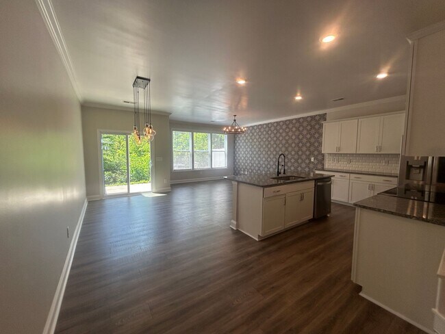 Building Photo - Modern Fountain Park Townhome with Open Floor Plan & 9’ Ceilings