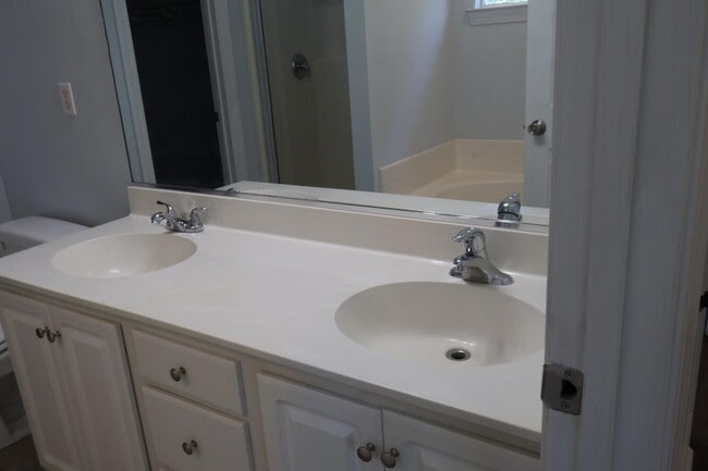 Building Photo - 1003 Providence Way