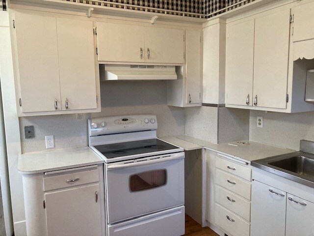 Building Photo - 1408 W Koenig St