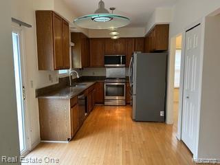 Building Photo - 41719 Sleepy Hollow Dr