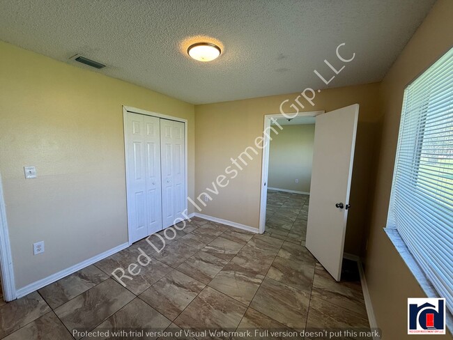 Building Photo - 3/1 Apartment in Deland - Close to Hontoon...