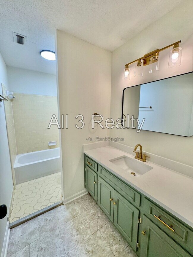 Building Photo - 2905 Willow Ln Dr