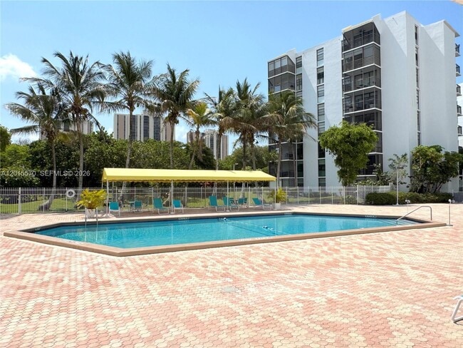 Building Photo - 20400 W Country Club Dr