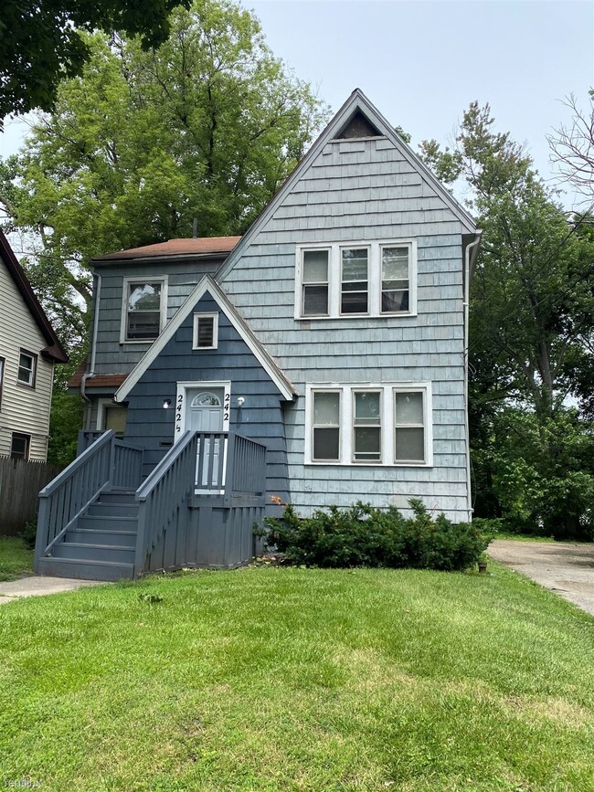 Primary Photo - 2 br, 2 bath Duplex - 242 W High St Uppr 2...