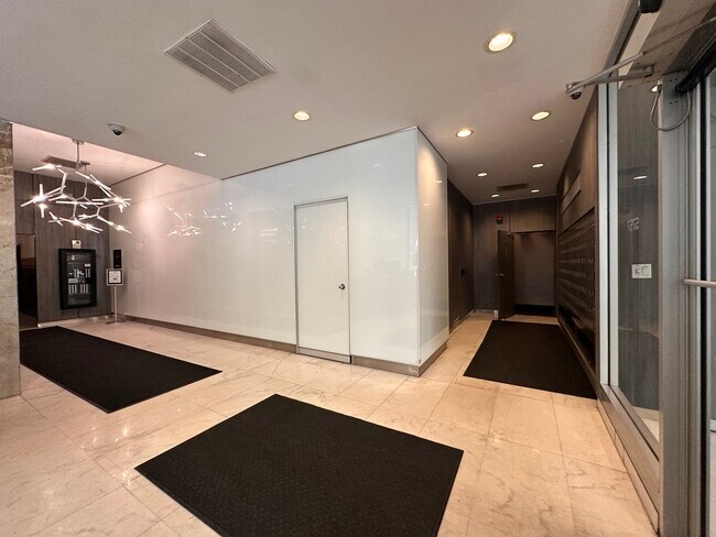Building Photo - 5757 N Sheridan Rd