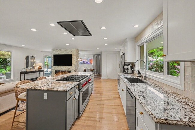 Building Photo - Luxury Wilburton Retreat | Updated 4BR Home with MIL Suite & Japanese Garden Near Downtown Bellevue