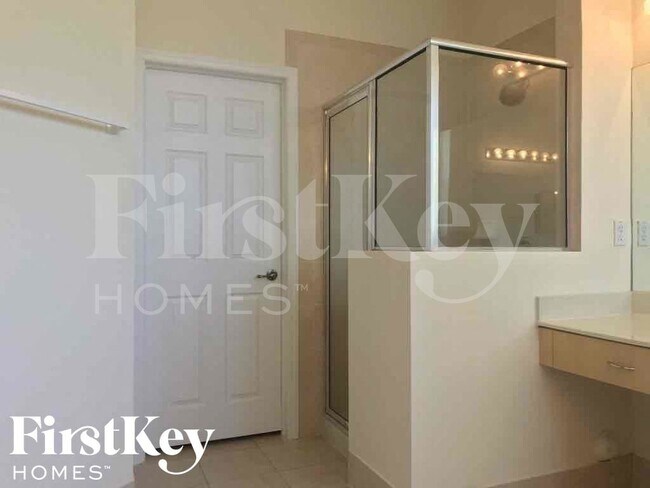 Building Photo - 11912 SW 126th Ln