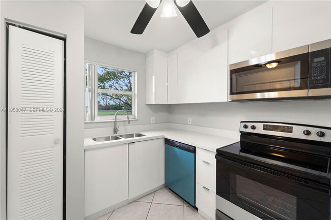 Building Photo - 745 NW 3rd Ct