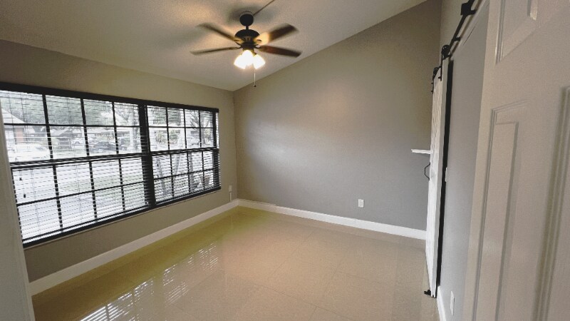 Building Photo - 2310 Elm Ct