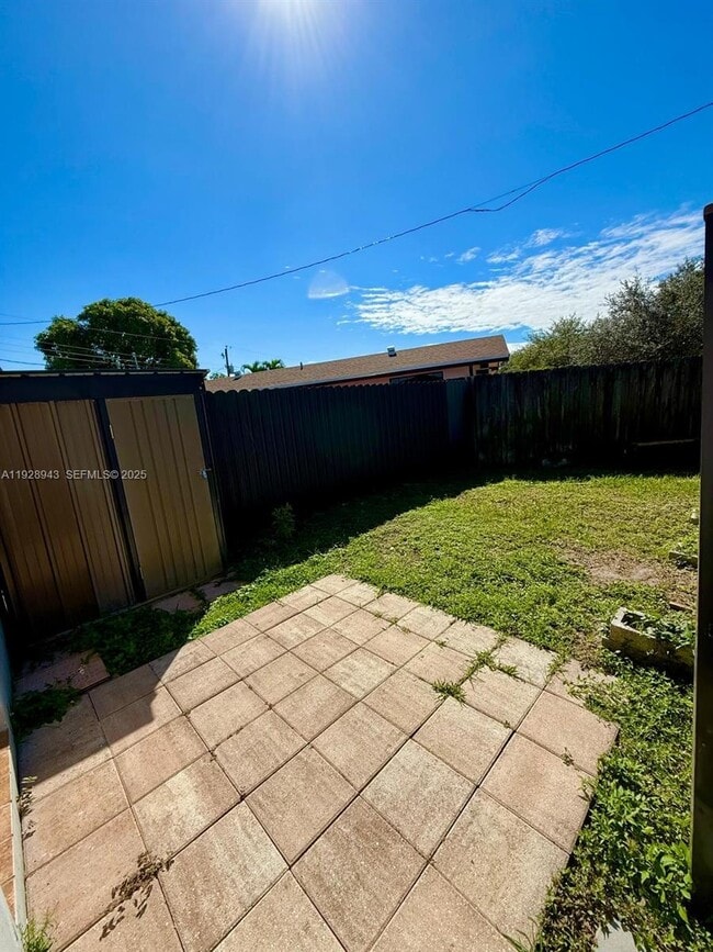 Building Photo - 5001 SW 113th Ct