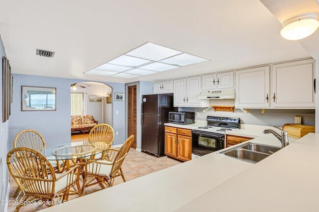 Building Photo - 403 Jimmy Buffett Mem Hwy