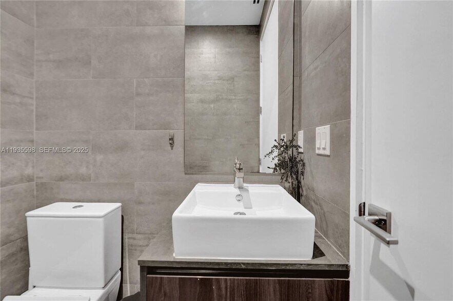 Building Photo - 3465 SW 3rd Ave