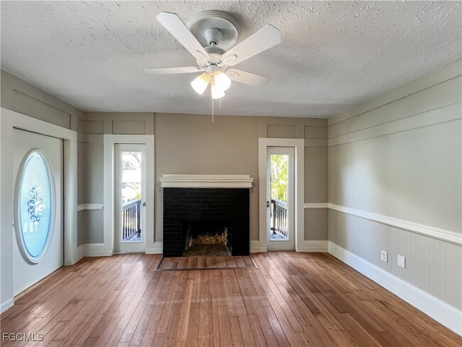 Building Photo - 2342 Stella St