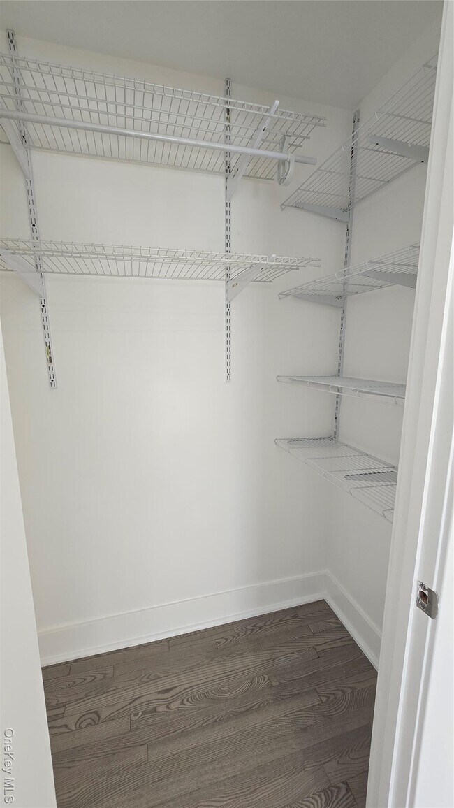 Building Photo - 74-11 85th Dr