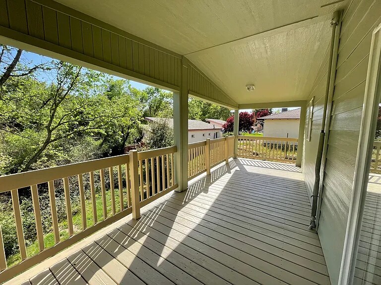 Building Photo - 291 Las Tablas Rd