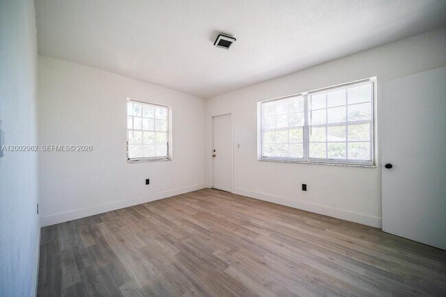 Building Photo - 533 NE 67th St