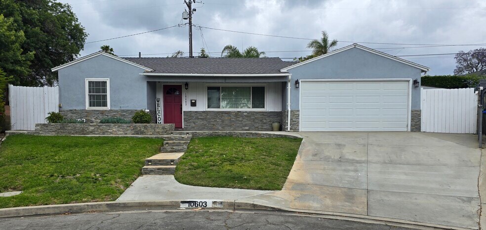 Primary Photo - 10603 Bramblebush Ave
