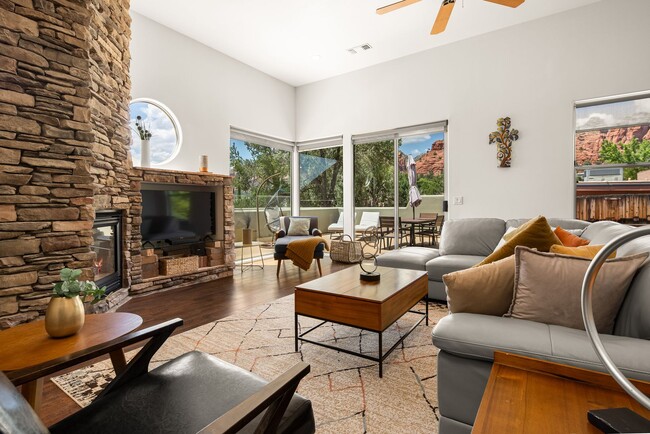 Building Photo - 630 Mountain Shadows Dr