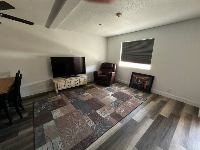 Building Photo - Adorable Condo in Great Location