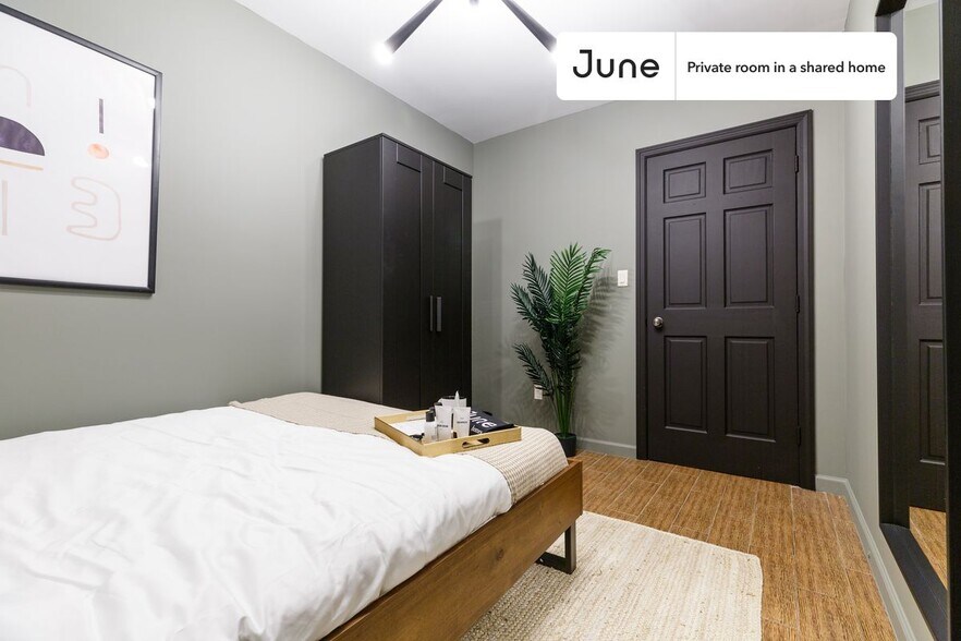 Building Photo - Room in Shared 3 bed/1 bath home