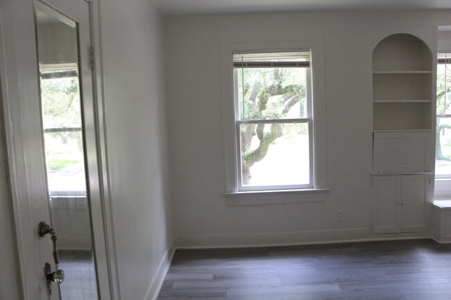Building Photo - 2370 Harrison Ave