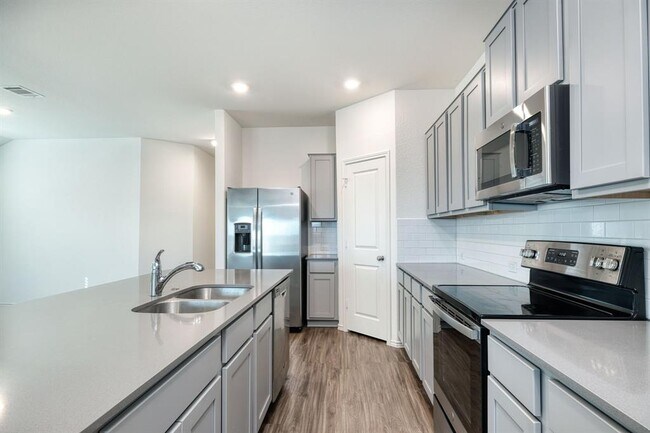 Building Photo - 717 Xanadu Dr