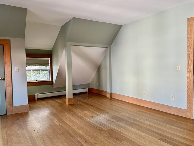 Building Photo - 527 Main St