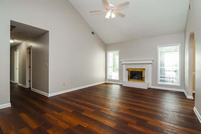 Building Photo - 155 Somerset Dr