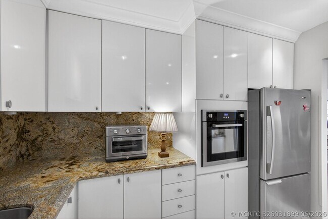 Building Photo - 1801 S Flagler Dr
