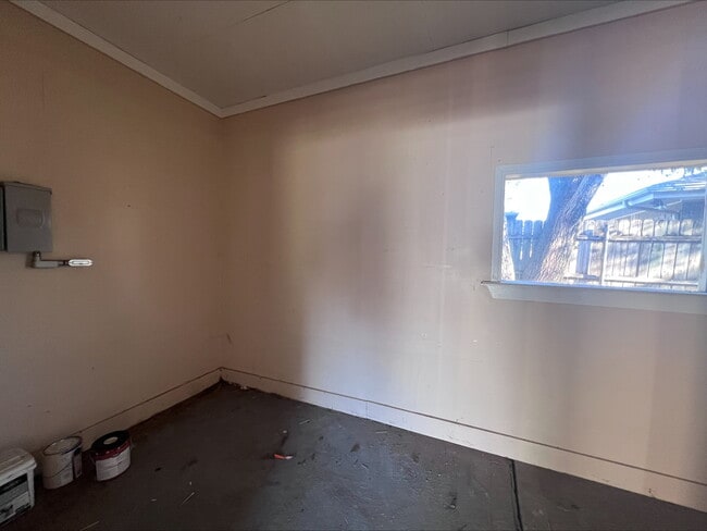 Building Photo - 735 NW 5th St