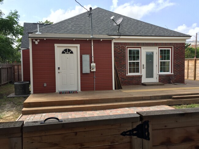 Building Photo - 301 Clifford St