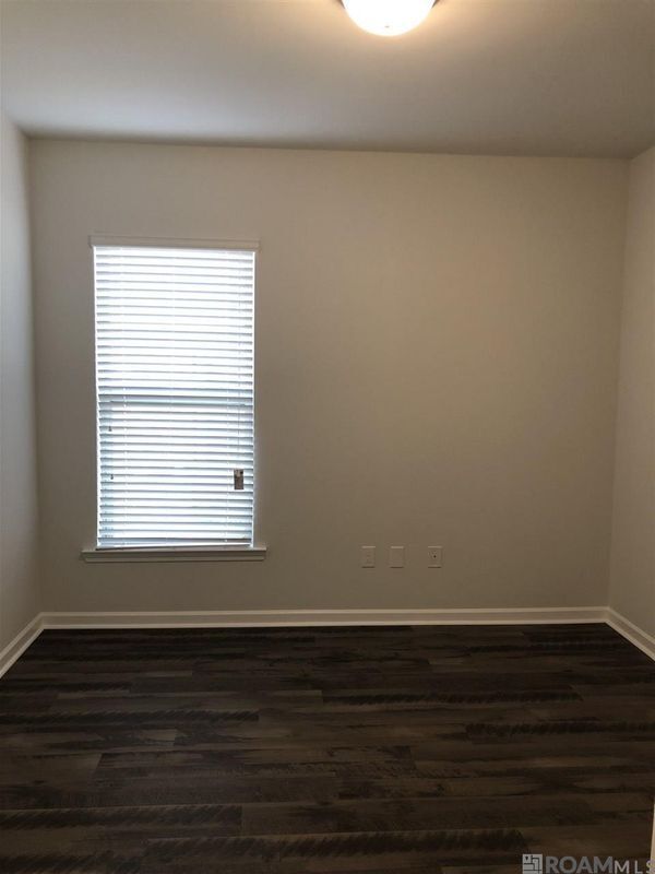 Building Photo - 26612 Parkwood Dr