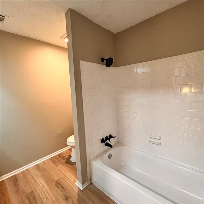 Building Photo - 3254 Strawberry Ln