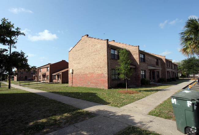 Building Photo - 59-61 Romney St