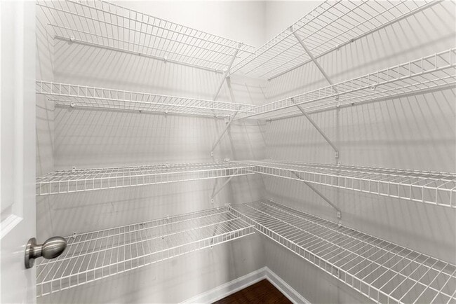 Building Photo - 156 Round Pond Dr